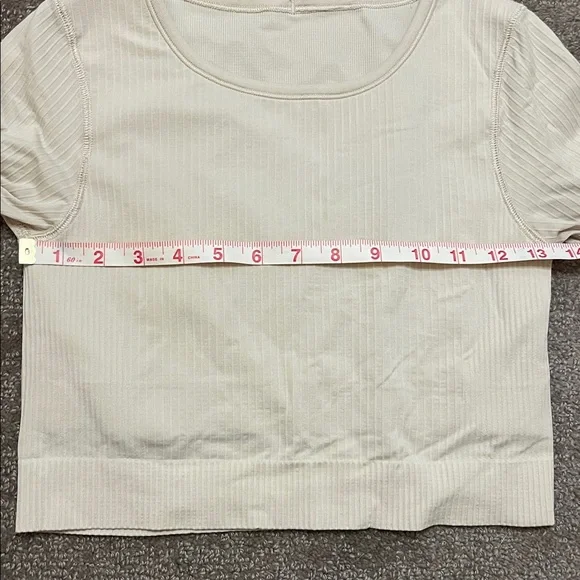 Lululemon Ebb to Street Long-Sleeve Cropped Top in a soft cream shade size 6 - Picture 5 of 7